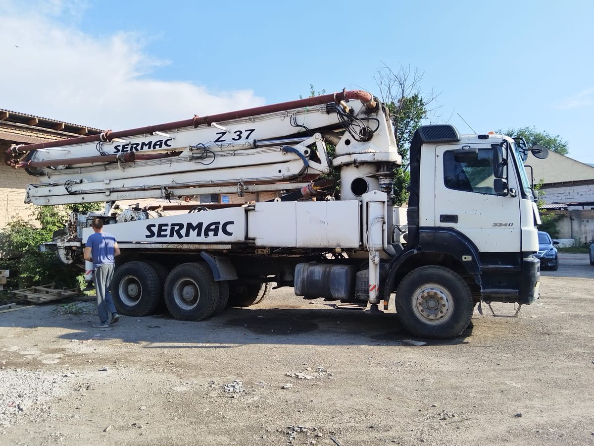 Бетононасос SERMAC Z37 на шасси Mercedes-Benz 3340, 2007 года — залоговая спецтехника на торгах в Алматы