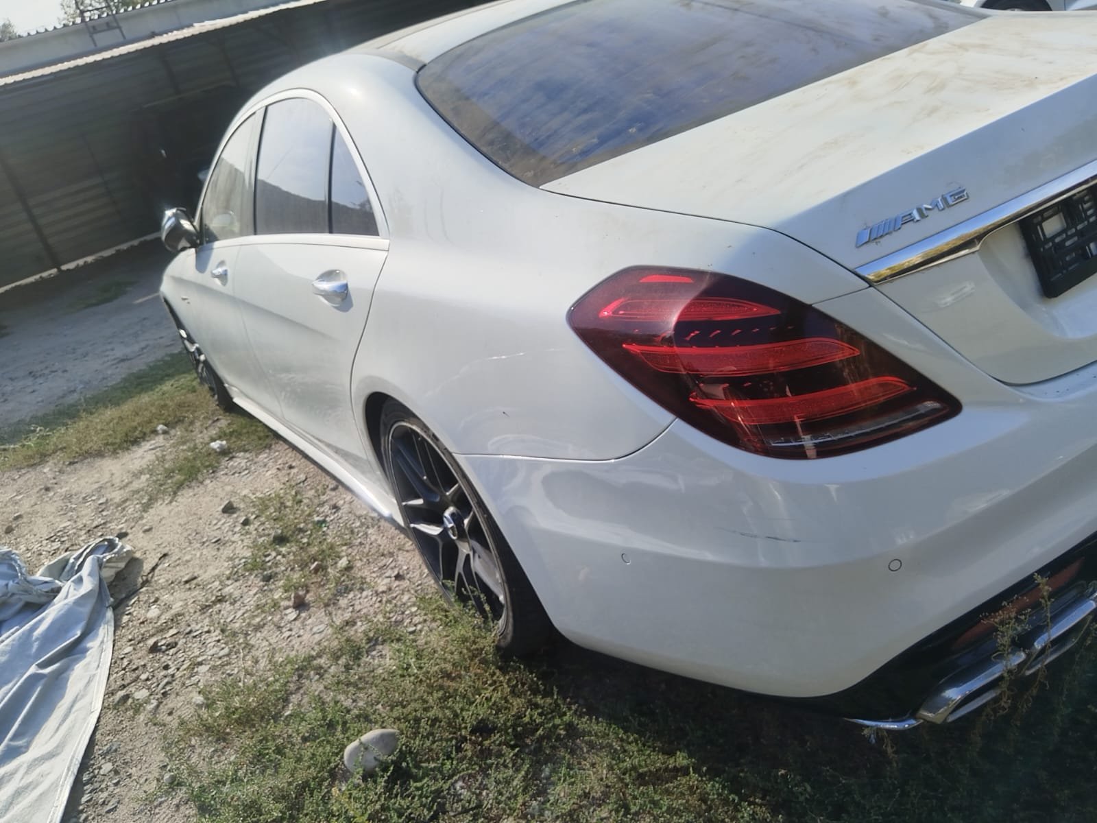 Mercedes-Benz S63 AMG 2014, задняя часть кузова и фонарь